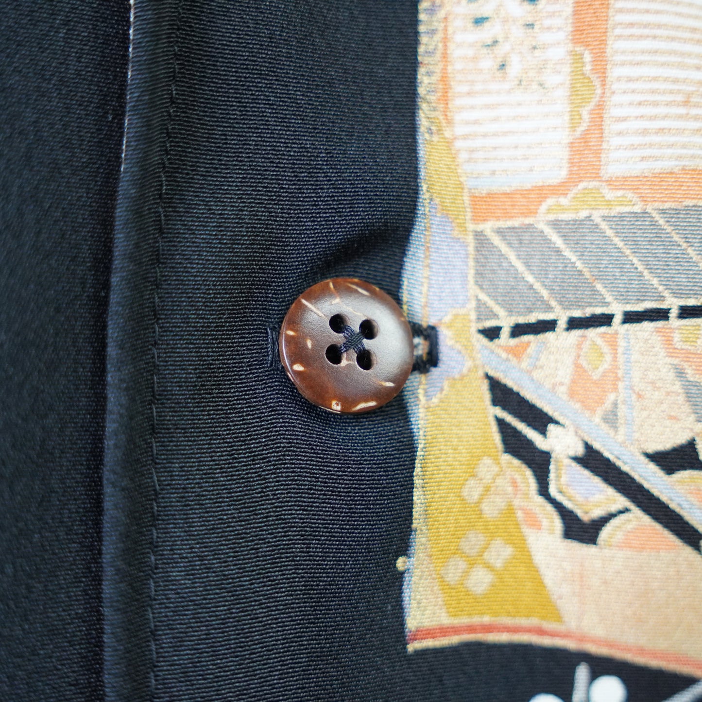 本物の着物を使用した世界で一枚の「SHIBUI KIMONO REMAKE AROHA 」