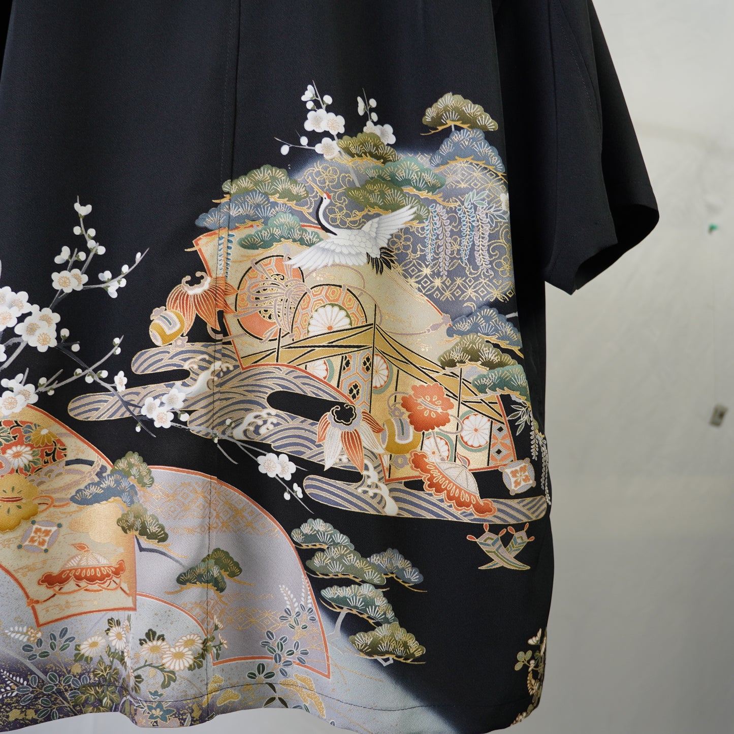 本物の着物を使用した世界で一枚の「SHIBUI KIMONO REMAKE AROHA 」