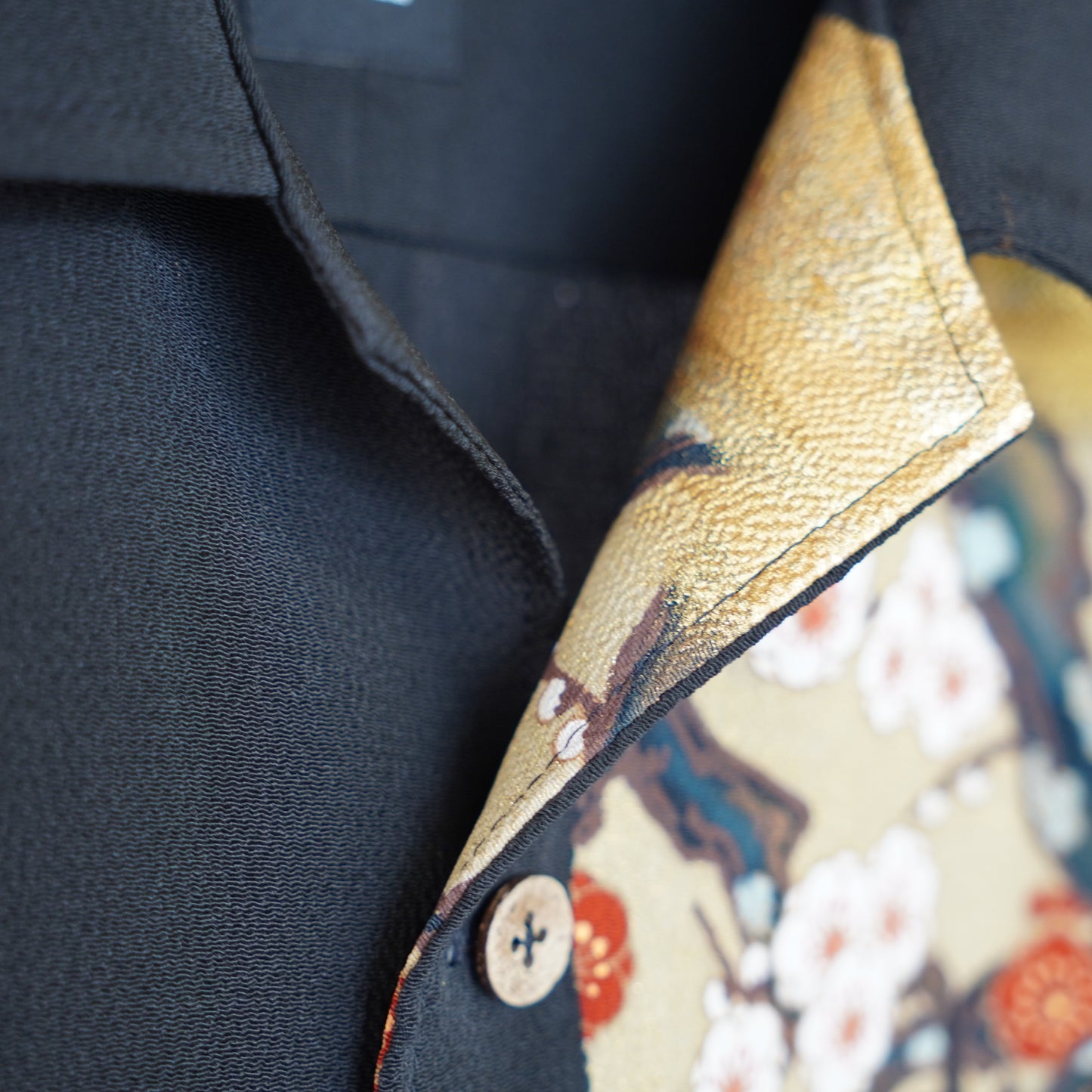 本物の着物を使用した世界で一枚の「SHIBUI KIMONO REMAKE AROHA 」