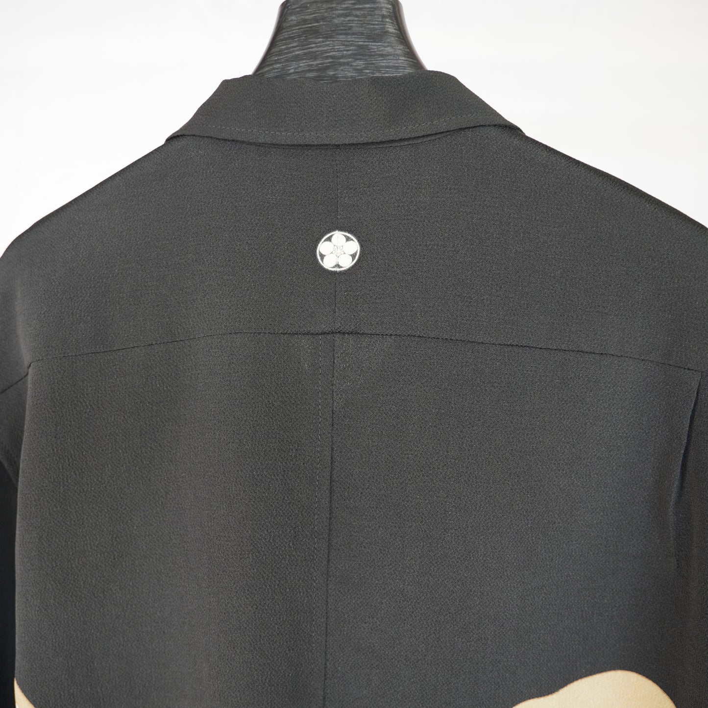 本物の着物を使用した世界で一枚の「SHIBUI KIMONO REMAKE AROHA 」