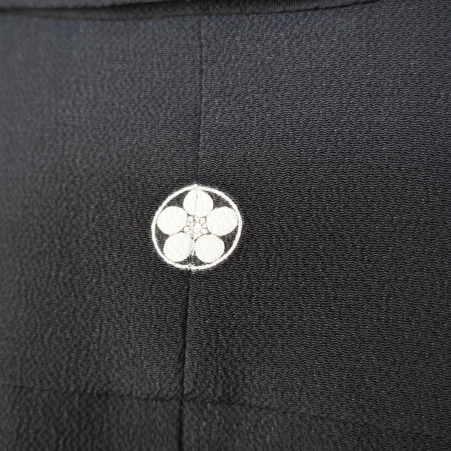 本物の着物を使用した世界で一枚の「SHIBUI KIMONO REMAKE AROHA 」