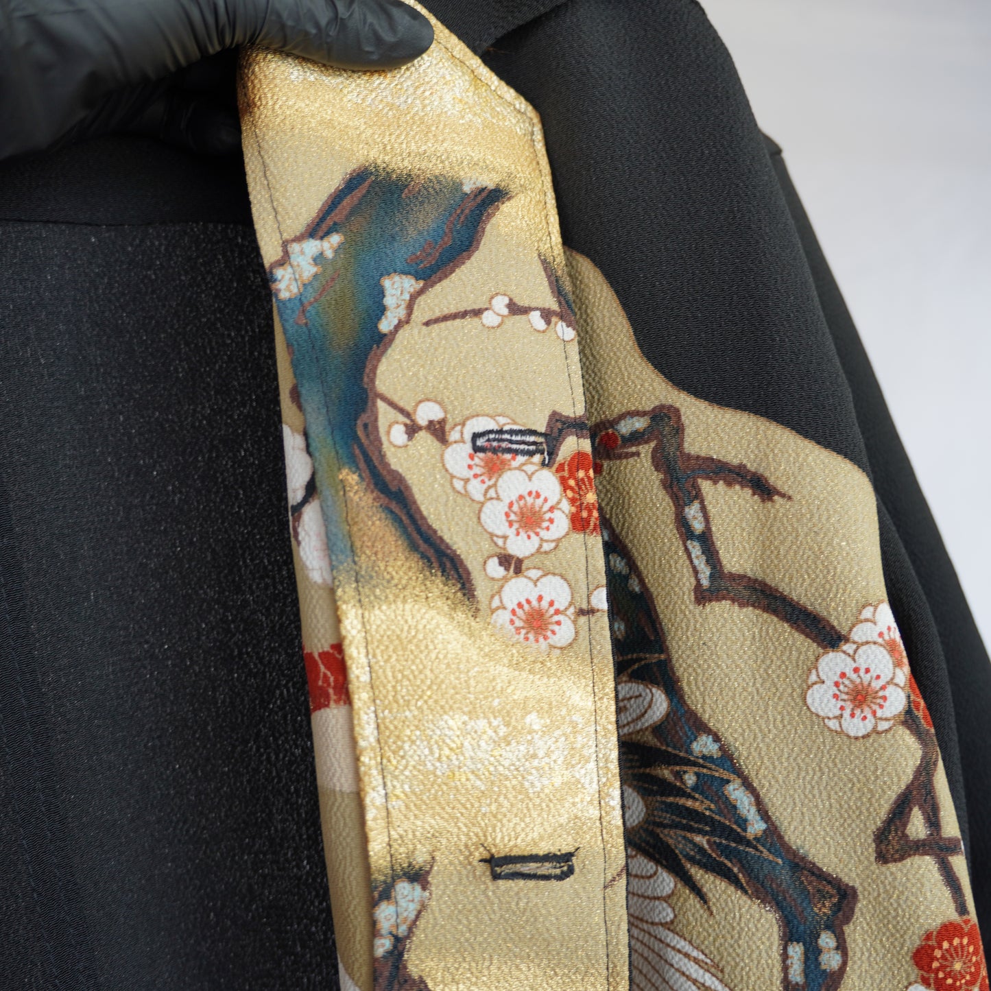 本物の着物を使用した世界で一枚の「SHIBUI KIMONO REMAKE AROHA 」