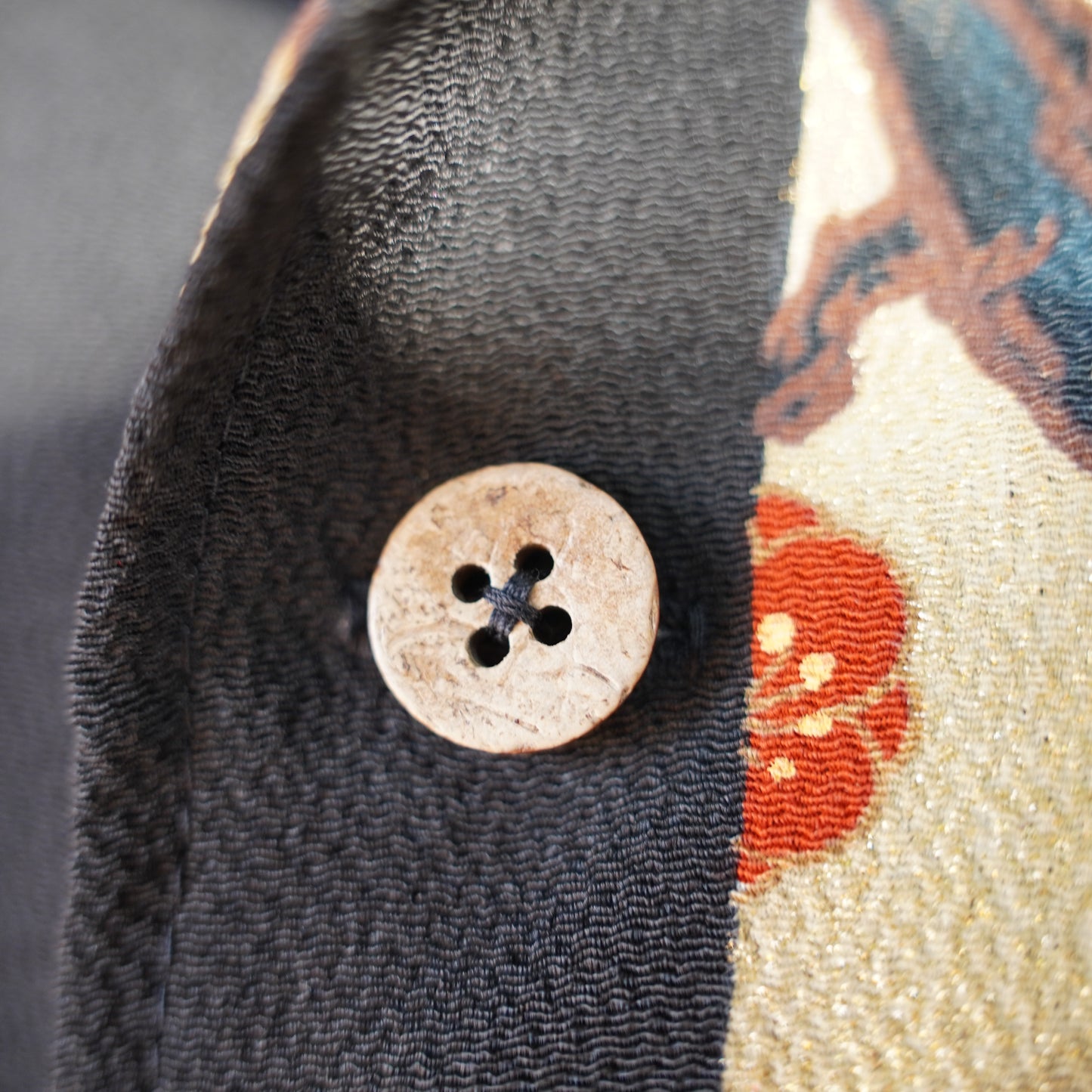 本物の着物を使用した世界で一枚の「SHIBUI KIMONO REMAKE AROHA 」