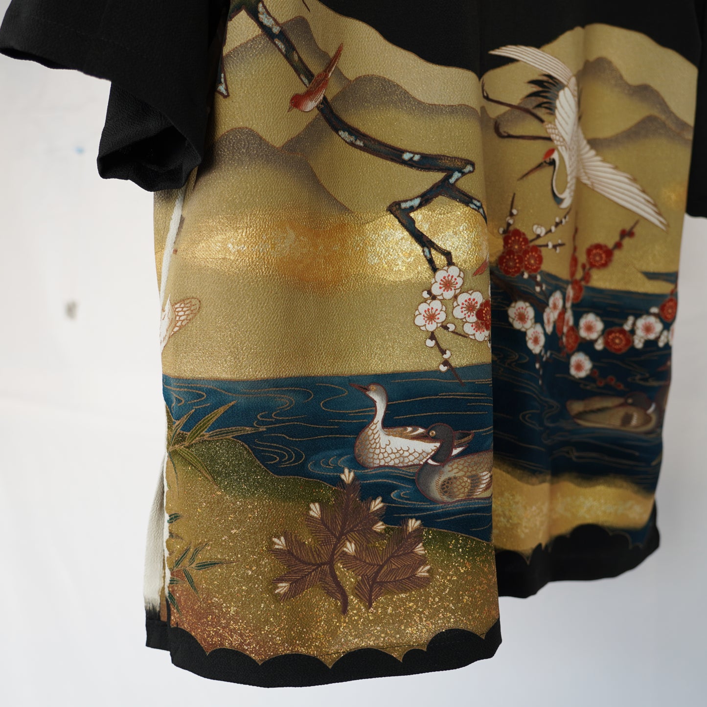 本物の着物を使用した世界で一枚の「SHIBUI KIMONO REMAKE AROHA 」