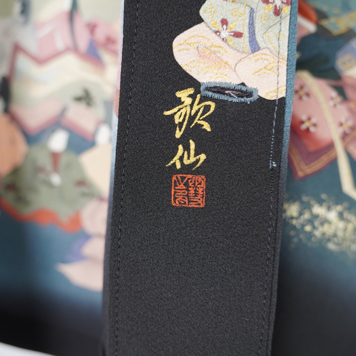 本物の着物を使用した世界で一枚の「SHIBUI KIMONO REMAKE AROHA 」