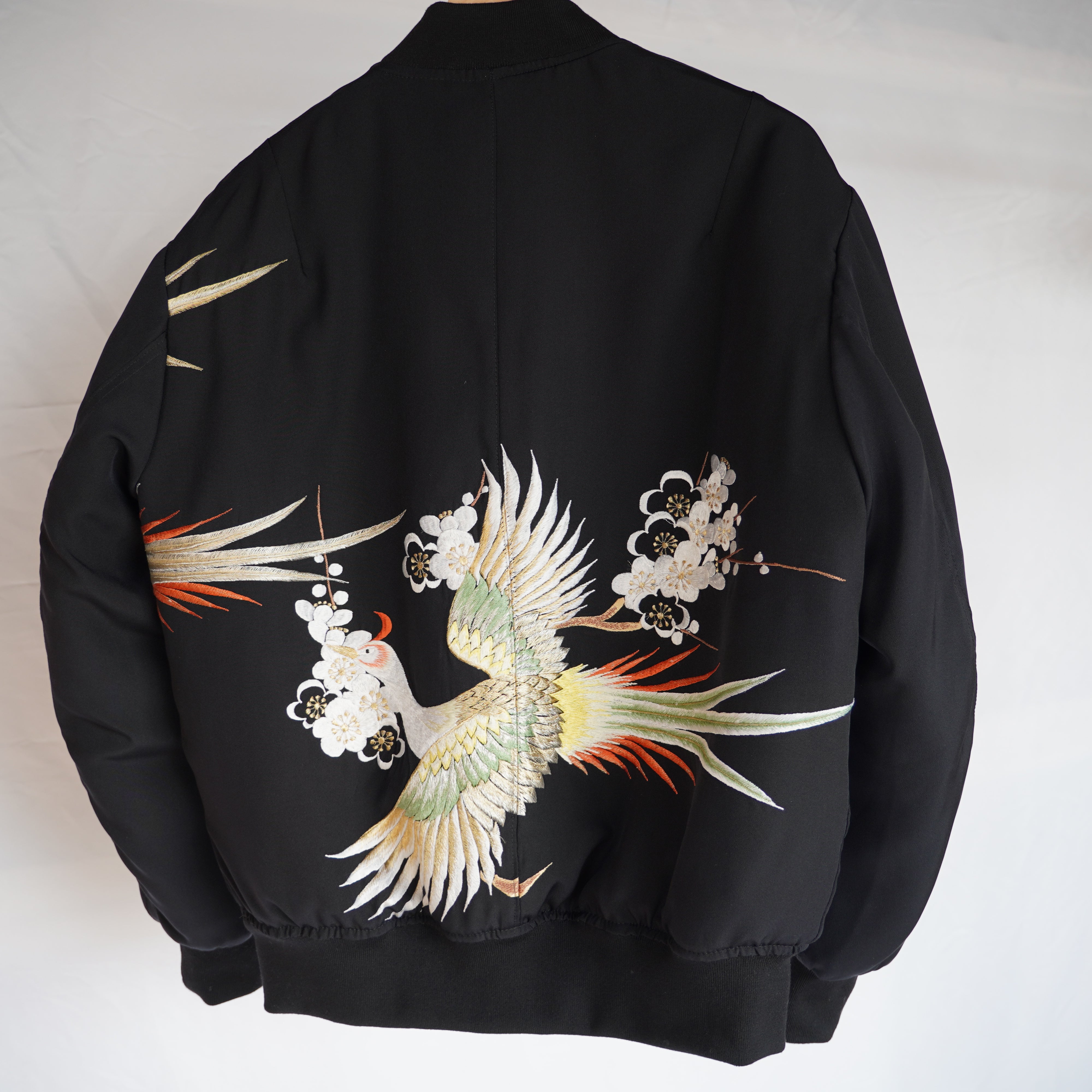 本物の着物を使用した世界で一枚の「KIMONO REMAKE MA-1」 – SHIBUI STORE