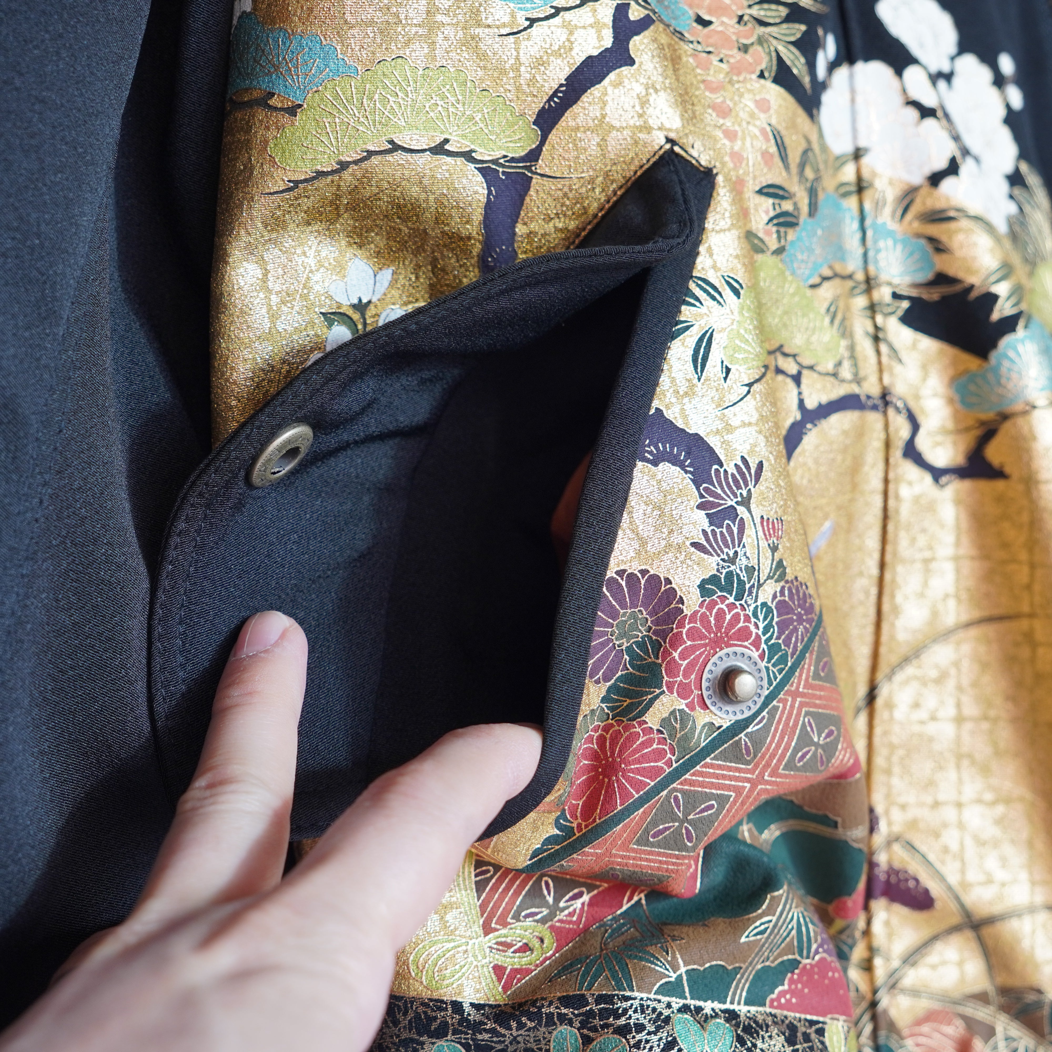本物の着物を使用した世界で一枚の「KIMONO REMAKE MA-1」 – SHIBUI STORE